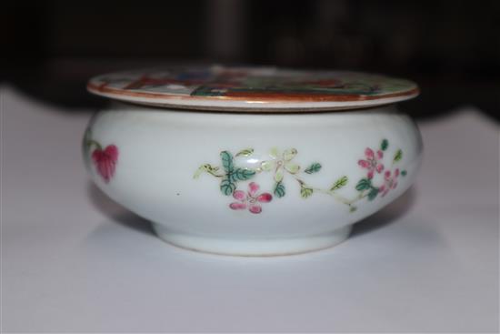 A Chinese famille rose jar and cover height 4cm